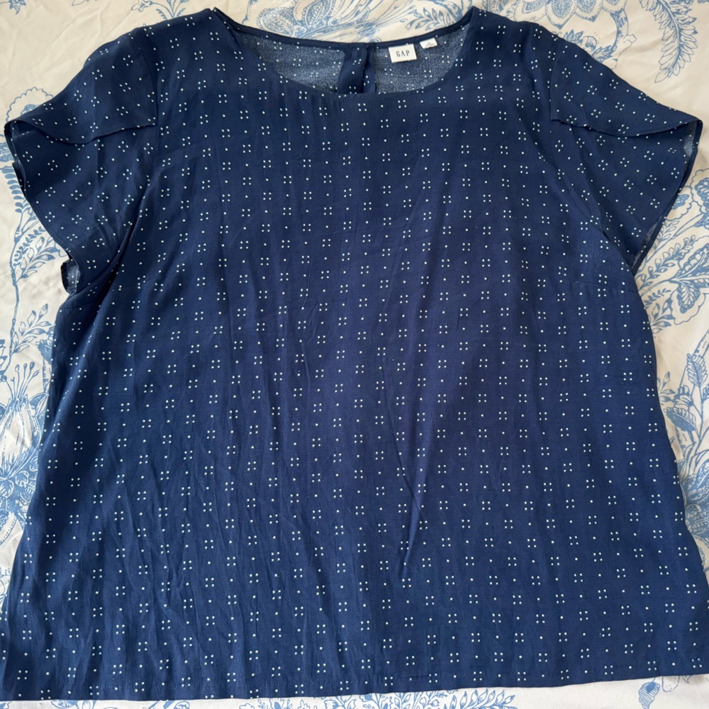 GAP Women's Navy Blue and white flutter sleeve button blouse Top